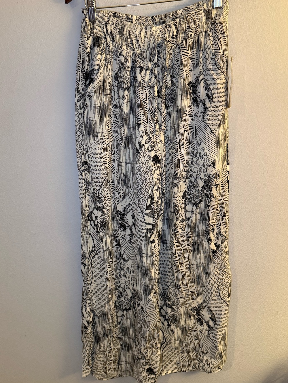 Paper Crane Black and White Printed Pants